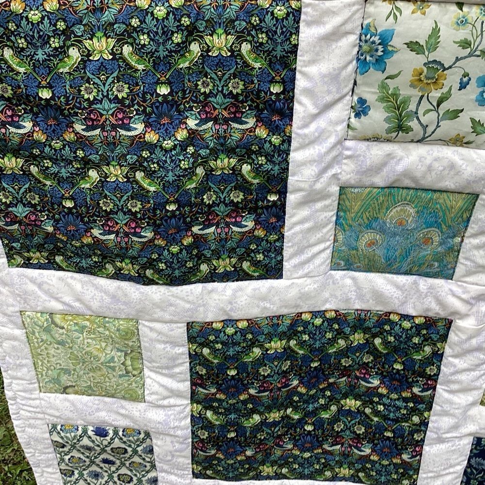 NWT. Hand Crafted Lap Quilt Tana Lawn Fbrics - Picture 5 of 16